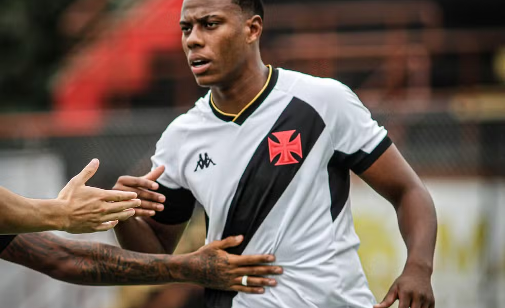 Volante Deixa Vasco e Europa Para Defender o Avaí