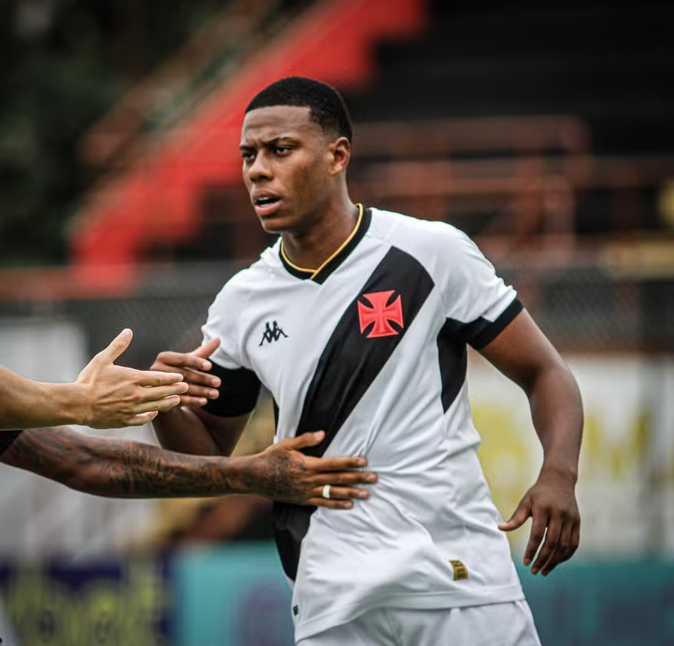 Volante Deixa Vasco e Europa Para Defender o Avaí