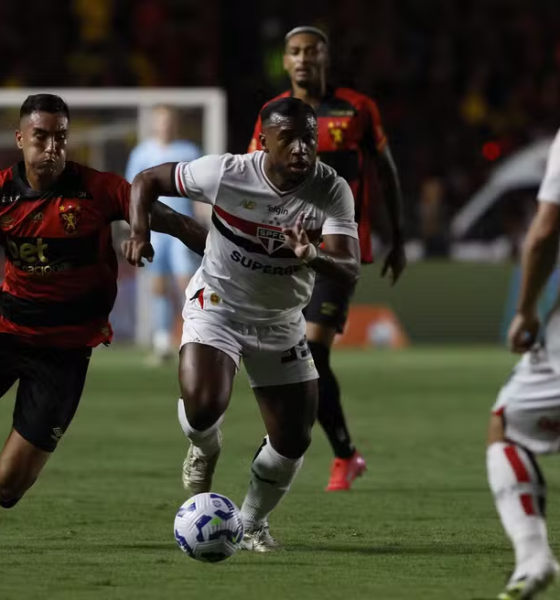  São Paulo recusa propostas de Botafogo e Fortaleza por empréstimo de Luan. Volante permanece no clube paulista para temporada.